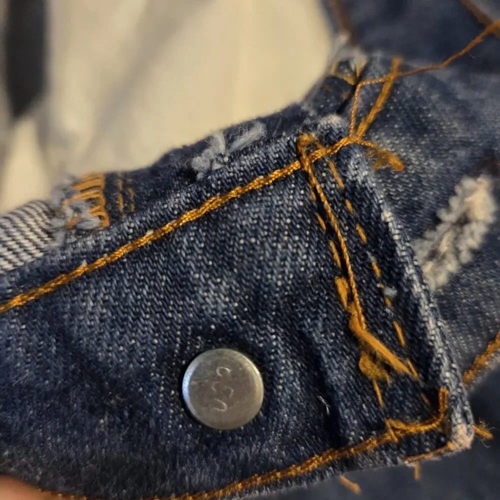 Levis refer measurements